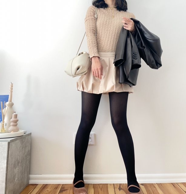 変形の膝若い女性